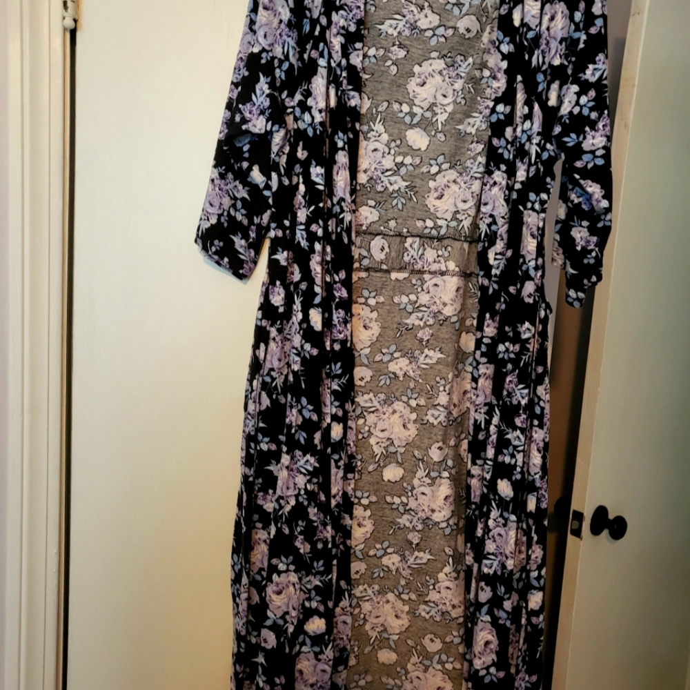Long 3/4 sleeve robe